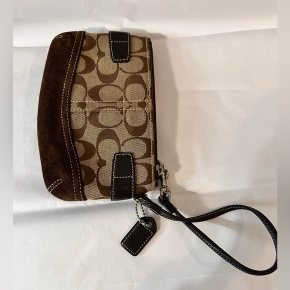 COACH Gorgeous Wristlet!! Coach Signature with brown suede ✨🤩 5013 - Picture 4 of 7